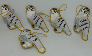 Adornos Navideños Cuadrados de Lujo Hechos a Mano con Cuentas de Algodón, Bordado a Mano con Zari Dabca, Diseño de Búho Nevado - Product Image 6