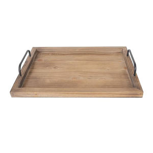 Bandeja para servir Rectangular de madera de pino natural de color quemado rústico para uso en comedor de hogar y restaurante con asas de metal al mejor precio - Product Image 1