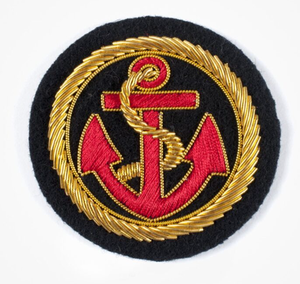 Parche Personalizado Cosido a Mano con Hilo de Seda y Alambre Metálico, Ecológico, de Fieltro Negro en Colores Dorado/Plateado, Personalizable, Hecho por Artesanos Expertos - Product Image 1