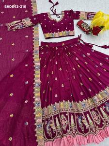 Elegante Conjunto de Lehenga-Choli-Dupatta para Festivales con Bordado Vichitra, Cordón, Lentejuelas e Hilo con Trabajo Dori, Moda Femenina - Product Image 6