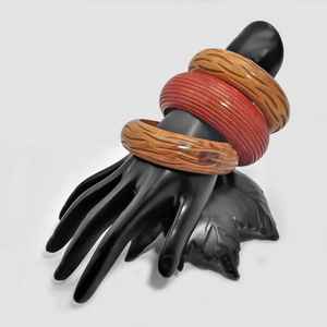 Ensemble de bracelets en bois de Sissoo faits à la main, bijoux artisanaux sculptés, bijoux rustiques bohèmes, bracelets en bois de Sheesham pour femmes, naturels et rustiques - Product Image 5