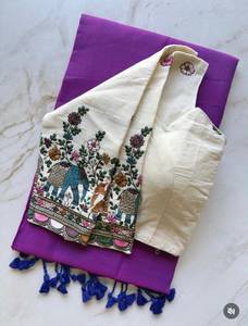 Sari en coton Khadi tissé à la main par un designer, avec broderie entièrement réalisée, et chemisier en coton Aura. - Product Image 3