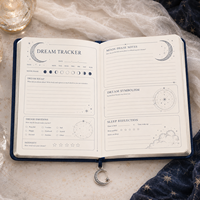 LABON Journal de bien-être en velours bleu marine profond, avec suivi du sommeil, bords dorés à l'argent, thème constellations célestes et breloque métallique