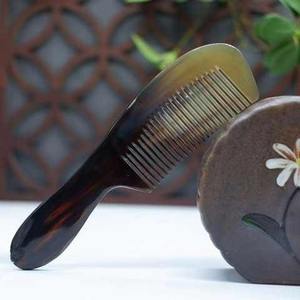 Peigne à cheveux traditionnel en corne de buffle naturelle, artisanal, article de soin des cheveux - Product Image 3