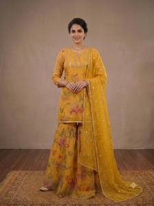 Ensemble de robe de mariée traditionnelle indienne pakistanaise pour femmes, imprimé floral jaune, coupe ample, longueur au sol, tenue ethnique en coton - Product Image 2