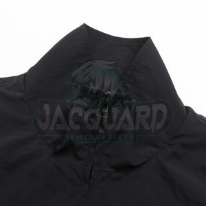 Chaqueta Cortavientos Unisex Premium con Capucha, Transpirable e Impermeable para Senderismo, Correr y Viajar - Product Image 3