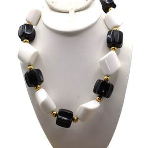 Collier en résine fait main avec un design artistique unique, pendentif en époxy coloré pour femmes, accessoires de mode et cadeau - Product Image 3
