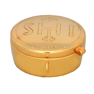 Píxide de Latón con Grabado IHS y Tapa con Bisagras |   Contenedor para Hostias Eucarísticas Católicas – DOUBLE VEE EXPORTS - Product Image 4
