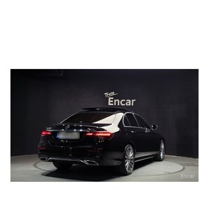 Mercedes-Benz E350 4MATIC AMG Line Classe E 2023 avec volant à gauche, boîte de vitesses automatique, sièges en cuir, caméra arrière - Product Image 2