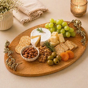 Plateau de service ovale en bois de manguier sculpté avec poignées en laiton, finition polie, compatible lave-vaisselle, design moderne et luxueux pour le fromage - Product Image 2