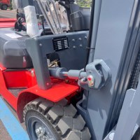 Chariot élévateur diesel pour charges lourdes, 3 tonnes, hauteur de levage 4,5 m, faible entretien, pour les tâches de chargement portuaire et de déchargement de conteneurs