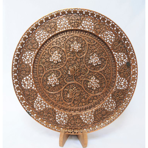 Plateau de service rond en laiton plaqué argent marocain gravé à la main avec poignées, plateau à thé oriental en métal pour la décoration de la maison et la cuisine - Product Image 3