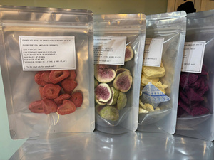 Fresas Dulces Liofilizadas en Rodajas de Fábrica Vietnamita para Cubiertas de Cereales, Mezclas de Yogur, Venta al por Mayor y Empaques de Snacks - Product Image 5