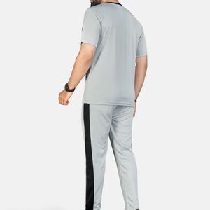 Ensemble de survêtement pour homme OEM USA, t-shirt et pantalon d'été, logo personnalisé, vêtements de sport respirants, tenue de fitness, course à pied, sportswear confortable. - Product Image 2