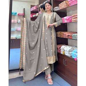 ผ้าชิโน่มีลำดับเย็บปักลายด้วยผ้าลายสองสีเทา - Product Image 1