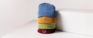 Chapeau en tricot doux et chaud de qualité supérieure, broderie 3D, couleur unie, automne-hiver, 100% acrylique, 28 couleurs disponibles, idéal pour les voyages - Product Image 6