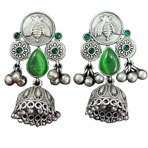 ต่างหูแบบจุมก้าอินเดียประดับมุกทรงลูกแพร์สีเขียวเงินออกซิไดซ์ทองเหลือง พร้อมกรอบประดับโมนาลิซ่า เหมาะเป็นของขวัญแต่งงานสไตล์วินเทจสำหรับเธอ - Product Image 1