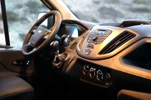 Utilisé pour d Transit 350/ 2021 GCC 154 Km 299Hp 4 portes 2 places 4 cylindres Transmission manuelle 2000-2499cc Diesel conduite à gauche - Product Image 4