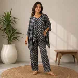 Ensemble coordonné imprimé pour femmes avec haut ample et pantalon à jambes larges pour un look décontracté d'été, tenue deux pièces - Product Image 4