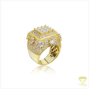Anillo Geométrico de Plata 925 de Primera Calidad con Diamante Cultivado en Laboratorio y Tono Dorado con Aspecto de Cristal Brillante para Minoristas de Joyería - Product Image 2