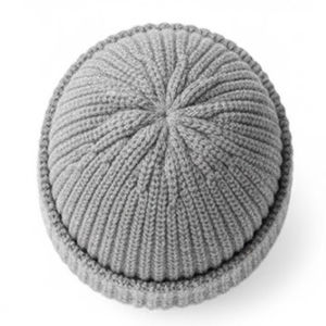 หมวกบีนนี่สีเทาสำหรับผู้ชาย ออกแบบโลโก้ตามสั่ง ยอดนิยมสูง สำหรับฤดูหนาว สไตล์สตรีทแวร์ หมวกไหมพรมถักแบบสบายๆ ลายแจ็คการ์ด - Product Image 2