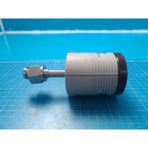 Manomètre capacitif MKS 626A11TBE, utilisé comme pièce détachée d'équipement semi-conducteur d'époque - Product Image 3