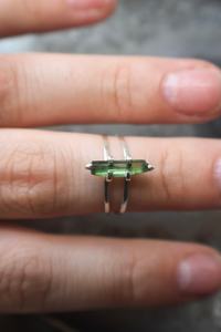 Bague en argent sterling 925 avec tiges de tourmaline naturelle brute, tourmaline verte pastèque, pierre de naissance d'octobre - Product Image 5