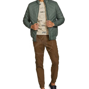Pantalones cargo para hombre, elegantes y funcionales, con bolsillos con cremallera seguros y cordón ajustable a un precio razonable. - Product Image 3