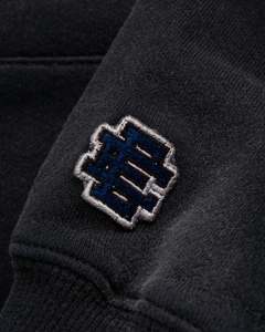 Sudadera con capucha y cremallera negra personalizada para hombre, de forro polar, estilo casual urbano, corte regular - Product Image 4
