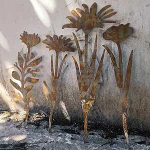Piquet de jardin moderne en fer blanc, sculpture décorative extérieure, finition argentée - Product Image 2