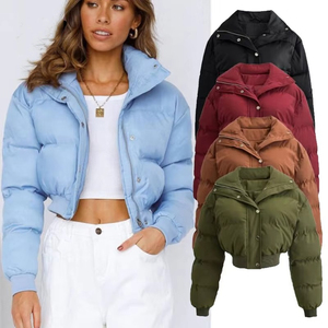 Chaquetas Acolchadas de Invierno para Mujer, Color Personalizado, 100% Poliéster, Estilo Corto, Color Negro con Decoración de Logotipo - Product Image 5
