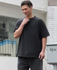 เสื้อยืดคอกลมแขนสั้นผ้าฝ้ายสีดำขนาดใหญ่สำหรับผู้ชาย พิมพ์ลายการ์ตูนผีสีเหลืองด้านหน้า ทรงลำลอง - Product Image 4