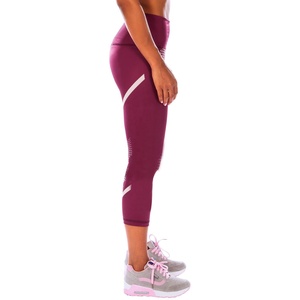 กางเกงโยคะพิมพ์ลายยืดหยุ่นสูงสำหรับผู้หญิง ผู้ผลิตแบรนด์ส่วนตัว โพลีเอสเตอร์ผสมสแปนเด็กซ์ 220 GSM กางเกงออกกำลังกายแบบซับลิเมชั่น - Product Image 3