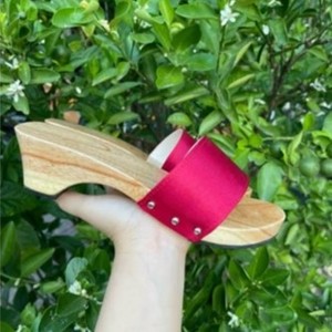Sandales en bois vietnamiennes traditionnelles, sabots en bois naturel faits à la main pour un style folklorique et culturel - Product Image 6