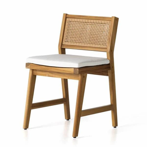 La silla de comedor Anson para interiores/exteriores de Lulu and Georgia presenta un marco de teca natural y un respaldo de ratán tejido. - Product Image 2