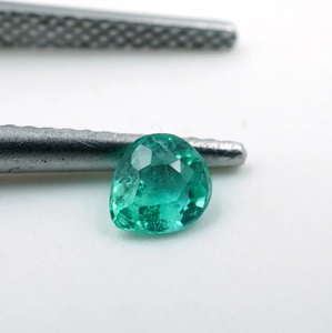พลอยมรกตแซมเบีย ยี่ห้อ HAYAAT GEMS น้ำหนัก 0.20 กะรัต รูปทรงลูกแพร์เจียระไนแบบมรกต ขนาด 4.5x4x2.5 มม. สำหรับทำเครื่องประดับ - Product Image 1