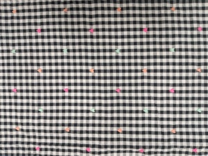 ผ้าฝ้ายลายตารางกิ๊งแฮมส์สีขาวดำคุณภาพสูง - ลายปักรูปหัวใจแสนสนุกสนาน พร้อมด้วยสีพีช ชมพู และมิ้นท์ - Product Image 4