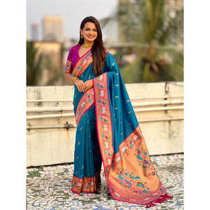 Elegante Sari Paithani de Seda Suave Azul con Diseño de Cisne para Vestidos de Noche - Product Image 6