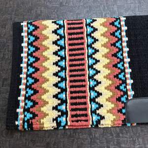 Produit de qualité supérieure : tapis de selle pour cheval en laine Western contourné |   Couverture de selle à motif Navajo coloré |   Premium Ranch & Rod - Product Image 3