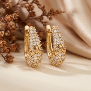 Pendientes de Aro Huggie Vintage de Oro Amarillo de 9K con Diamante Redondo de 1.34CT y Acanthus Real, Joyería Fina al por Mayor - Product Image 2