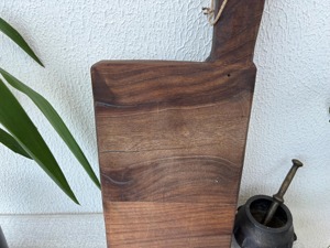 Planche à découper en bois artisanale, design dernier cri, personnalisable, pour accessoires de cuisine, usage domestique, hôtelier et en restauration. - Product Image 5