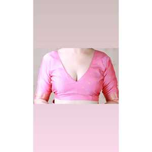 ผ้าซารีไหมเนื้อนุ่มสีชมพูอ่อน ปักลายมีนาการีด้วยด้ายซารี พร้อมขอบลายวัด  สำหรับผู้หญิง  พร้อมเสื้อและเสื้อเชิ้ต - Product Image 1