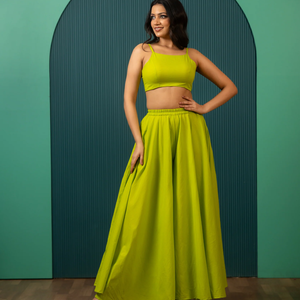 Ensemble coordonné deux pièces en coton vert lime Sukoon avec haut court et pantalon palazzo évasé |   Vêtements d'été légers pour femmes, style décontracté - Product Image 1