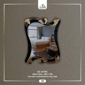 Espejo con Motivo Único que Presenta una Impresionante Silueta Ondulada No Lineal que Evoca un Diseño Fluido y Elegante, Decoración Artística - Product Image 1