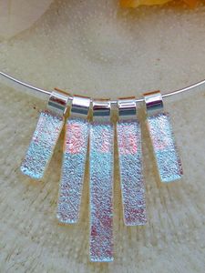 Collier avec fleur naturelle du mois de naissance, pendentif en fleur pressée, bijoux en résine avec fleurs séchées, cadeau d'anniversaire, cadeau pour demoiselle d'honneur - Product Image 3