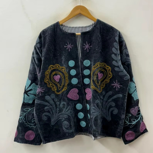 Veste noire Suzani avec broderie en forme de cœur, manteau en velours, veste bohème tendance, veste Suzani tendance, look Thanksgiving, tenue de mariage, cadeau pour elle - Product Image 1
