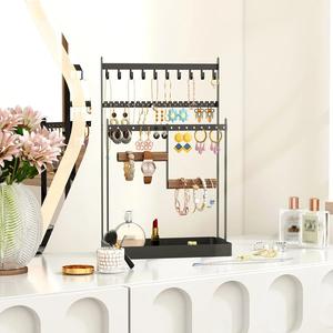 Organizador de Joyas de Dos Niveles con Paneles para Pendientes, Ganchos para Collares, Barras para Pulseras, Bandeja de Almacenamiento Antienredos y Ahorro de Espacio - Product Image 1