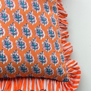 ปลอกหมอนอิงสี่เหลี่ยมสีส้มลายพืชสไตล์โบฮีเมียนสำหรับใช้ในบ้าน - Product Image 5