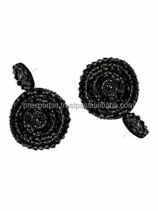 Pendientes Colgantes Florales Blancos Hechos a Mano con Bordado de Cuentas y Lentejuelas, Clásicos para Novias, Accesorios para Bodas y Fiestas, Tamaño Personalizado, Exportación - Product Image 6