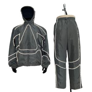Ensemble de survêtement réfléchissant d'hiver, veste coupe-vent respirante et pantalon légers, personnalisables pour les sports de plein air - Product Image 3